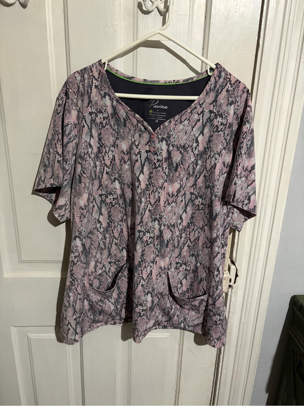 3X Grey and Pink Snake-Skin Patterned Scrub Top